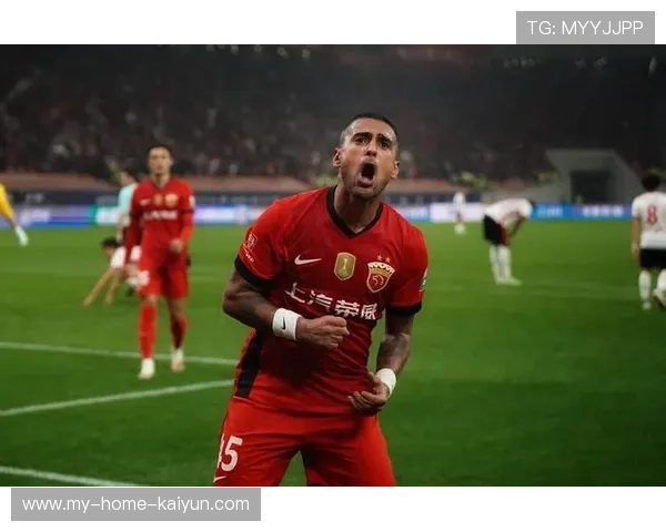 上海海港莱昂纳多中路连续突破：引领未来的足球风暴